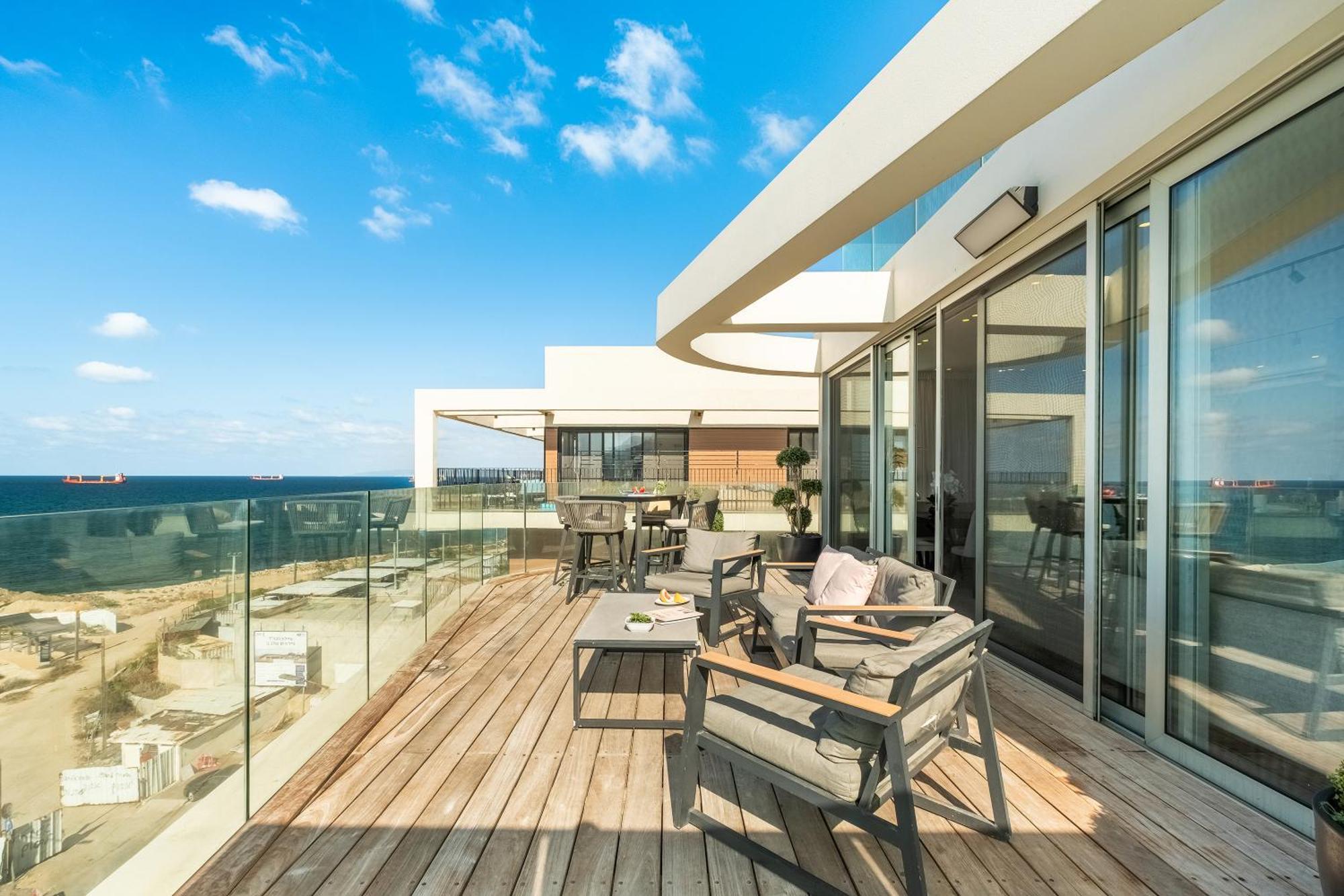 Penthouse 3Br + Roof Top + Parking - On The Beach Hajfa Zewnętrze zdjęcie