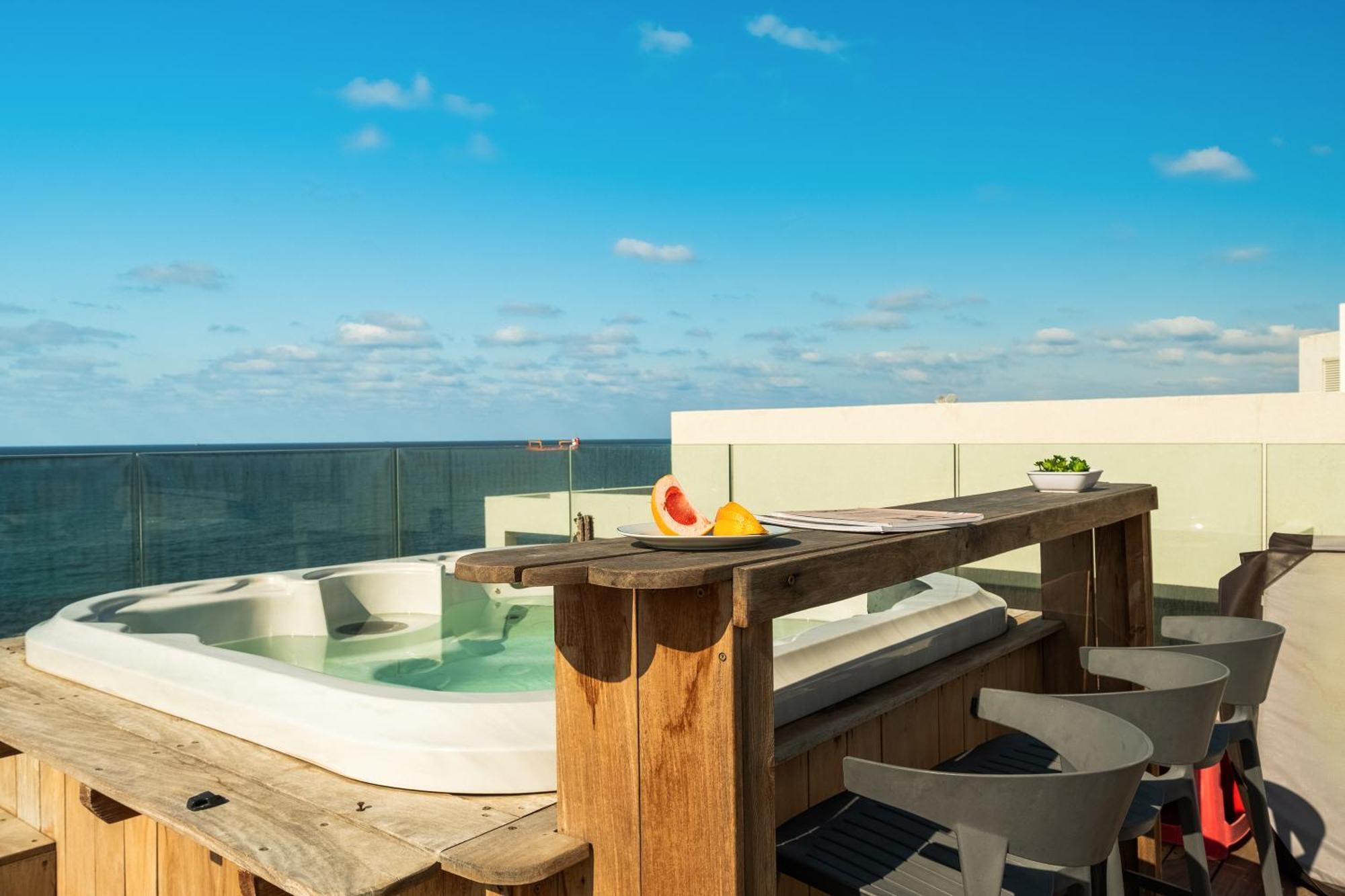 Penthouse 3Br + Roof Top + Parking - On The Beach Hajfa Zewnętrze zdjęcie